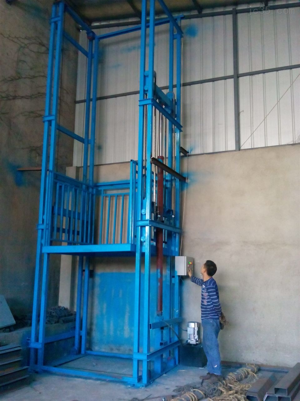 sjj-001-南广液压提升机 双杠双跨导轨式升降货梯 升降梯